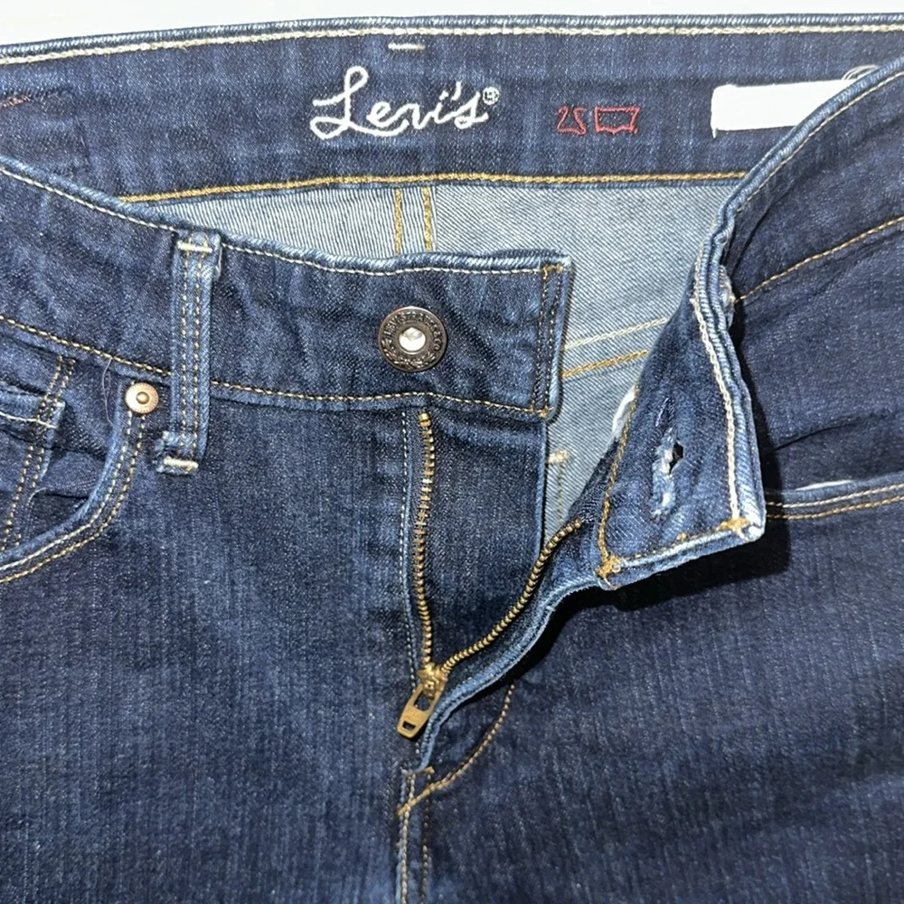 Levi’s High Rise Demi Curve Jeans - Picture 4 of 17